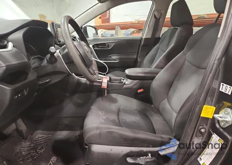 2021 Toyota Rav4 Le z USA, uszkodzony, nr VIN 2T3H1RFV3MC091419